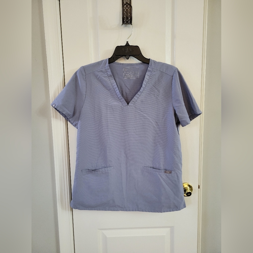FIGS Women's Casma Three Pocket Scrub Top Vapor Blue Space Dye Size Medium